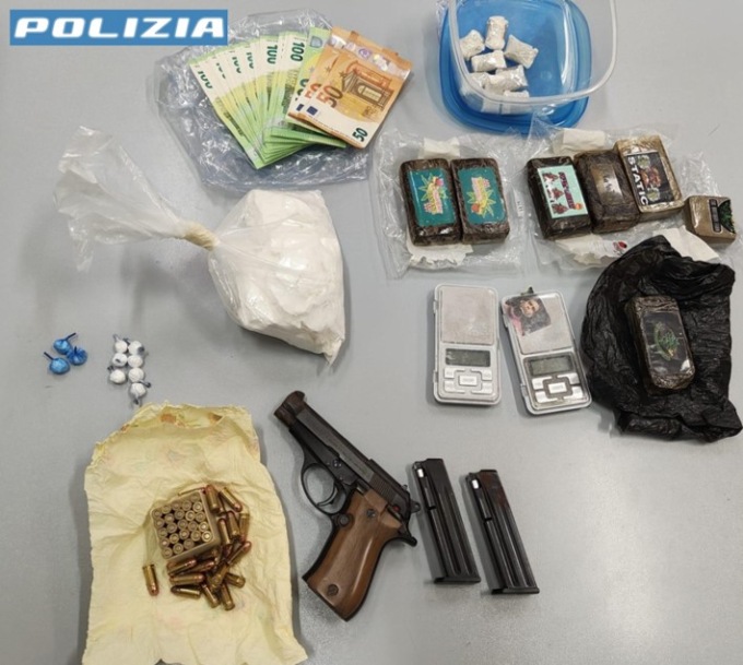 Spaccio di droga, la Polizia arresta tre uomini