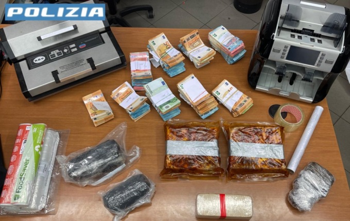 Nascondevano la droga nella soppressata: arrestate due persone