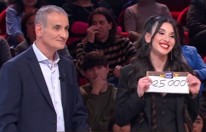 Silvia Catalfamo incanta tutti e vince 25mila euro ad “Affari tuoi”