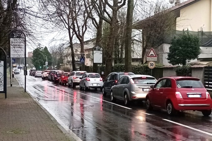 Raccolte 1.700 firme per ripristinare il doppio senso in via Biscia a Cesate
