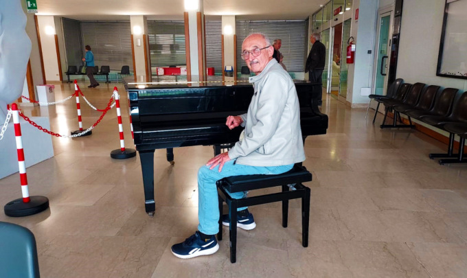 La musica di Franco Riva al servizio dei pazienti del Fornaroli