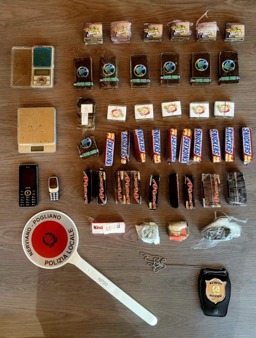 Droga camuffata da barrette di cioccolato, sequestrati 3 chili di hashish