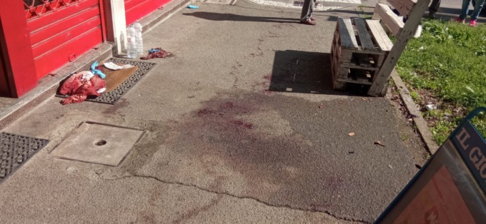 Lite in strada, 18enne ubriaco in codice rosso