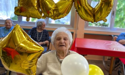 Nonna Anna compie 100 anni e celebra l'elisir di lunga vita: "E' la pazienza"
