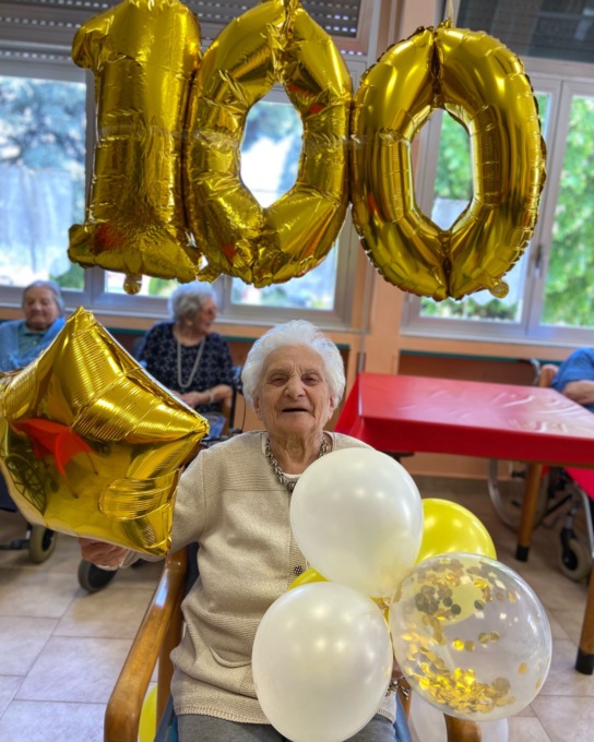 Nonna Anna compie 100 anni e celebra l’elisir di lunga vita: “E’ la pazienza”