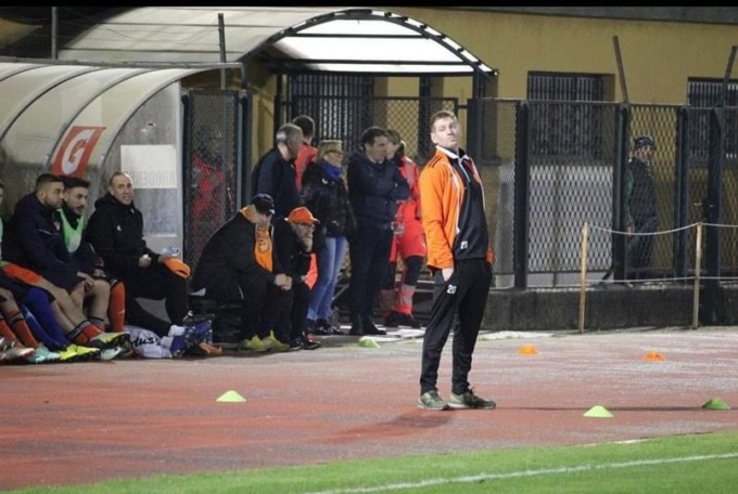 Vince il campionato, promosso in Eccellenza e… viene esonerato