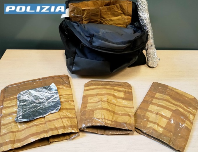 Rubano con borse schermate: presi dalla Polizia