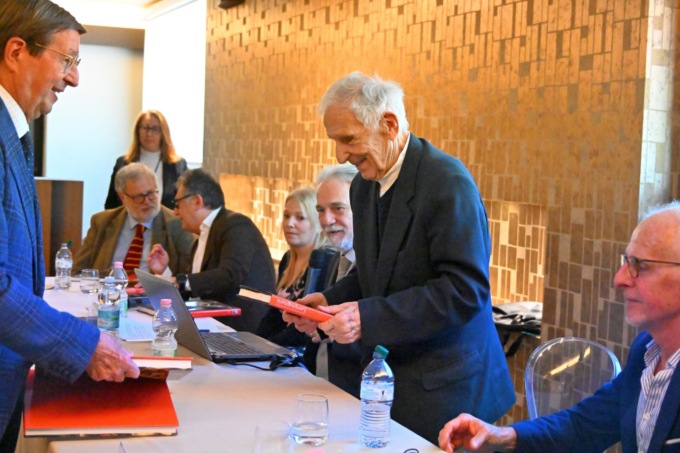 Serata della Famiglia Legnanese su ricerca neurologica e Ettore Beghi