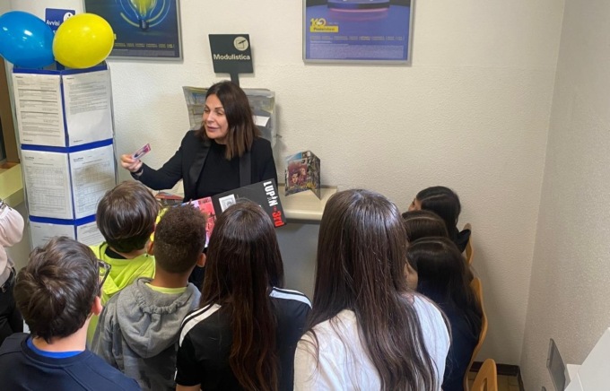 Gli studenti negli uffici postali per raccontare il lavoro di Poste Italiane