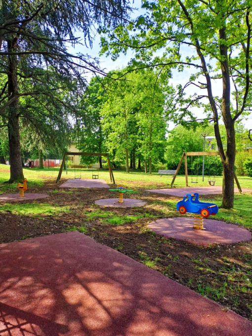 Taglio del nastro per la riapertura del parco di via Gramsci a Vittuone