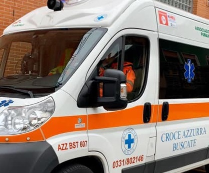Ciclista investita da un’auto finisce all’ospedale