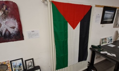 Cecchetti contro la scritta “Free Gaza” proiettata sul Pirellone