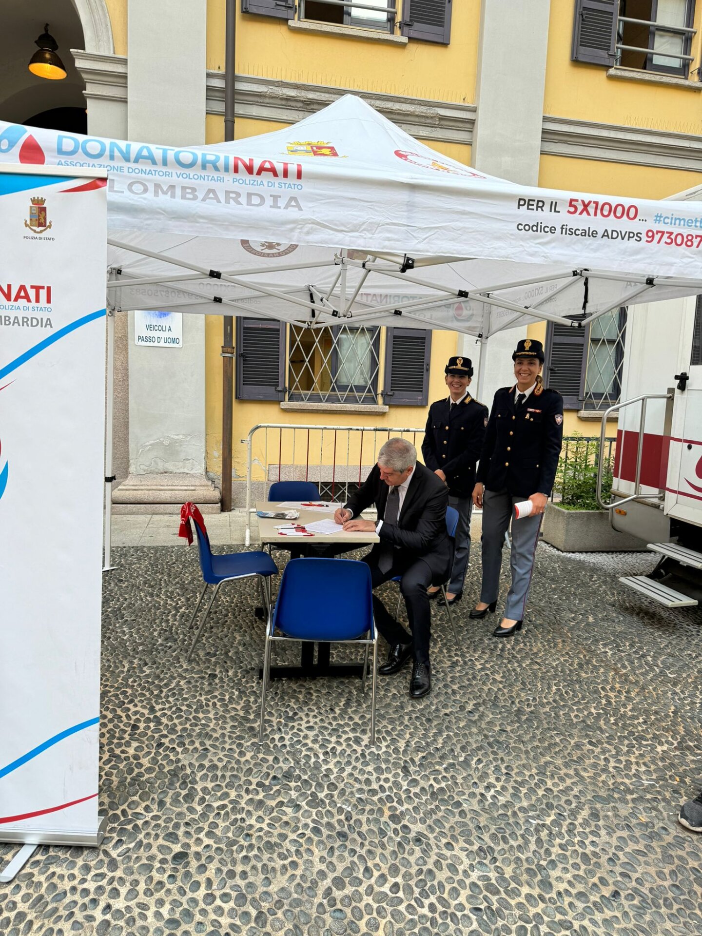 Milano Giornata Mondiale del Donatore di Sangue Polizia di Stato