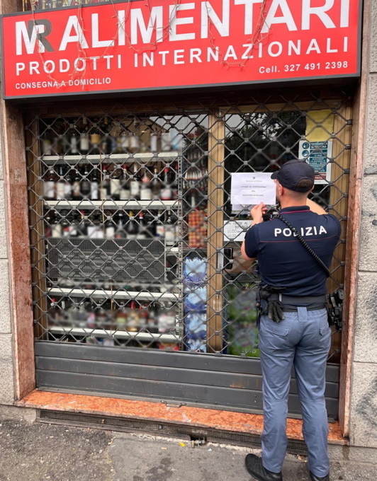Aveva in negozio la “shaboo”, il Questore sospende l’attività per 15 giorni