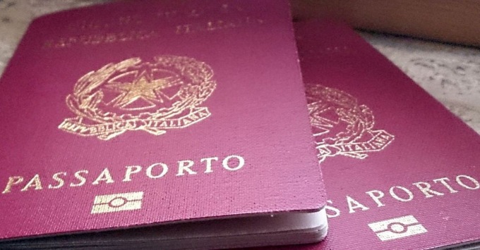 Due aperture straordinarie in Questura per rinnovare i passaporti
