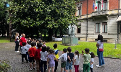 I bambini della scuola materna alla scoperta della Famiglia legnanese