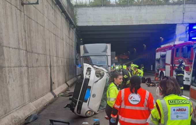 Drammatico incidente tra Pero e Rho: due morti