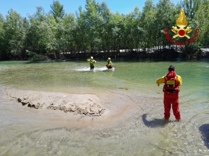 Bloccati su un isolotto quattro giovani salvati dai Vigili del fuoco