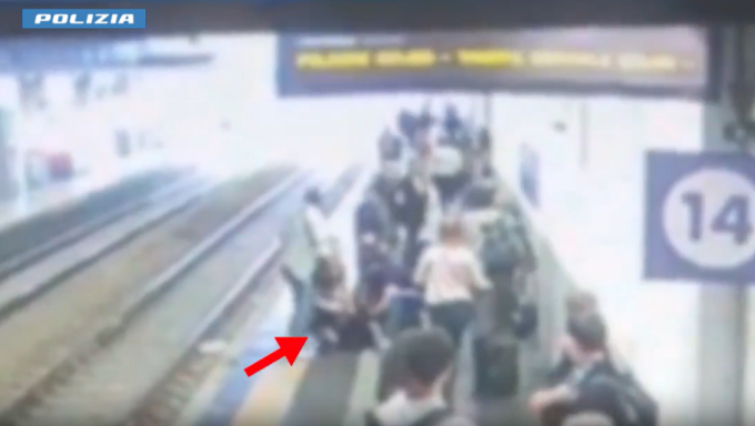 Borseggiatori in metropolitana: arrestato un 26enne