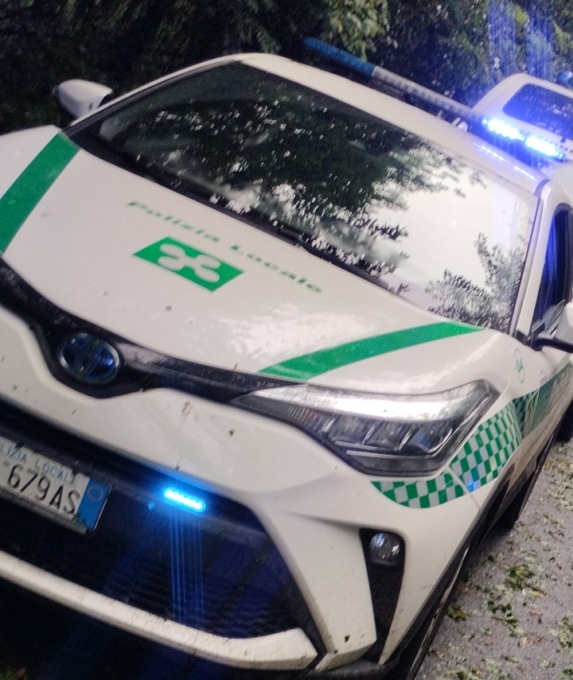 Scappa all’alt della Polizia Locale: trovato con cocaina e senza patente