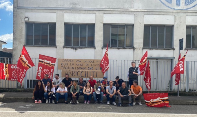 I lavoratori del magazzino della Tirinnanzi in sciopero permanente
