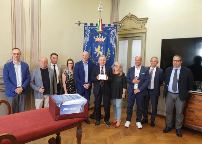 Allianz Bank dona un defibrillatore ad Abbiategrasso