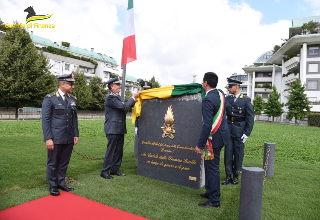 Inaugurazione monumento caduti finanza a Legnano