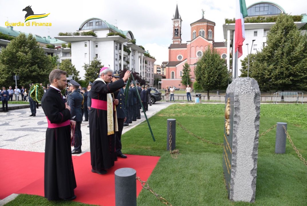 Inaugurazione monumento caduti finanza a Legnano