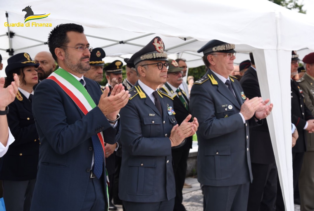 Inaugurazione monumento caduti finanza a Legnano