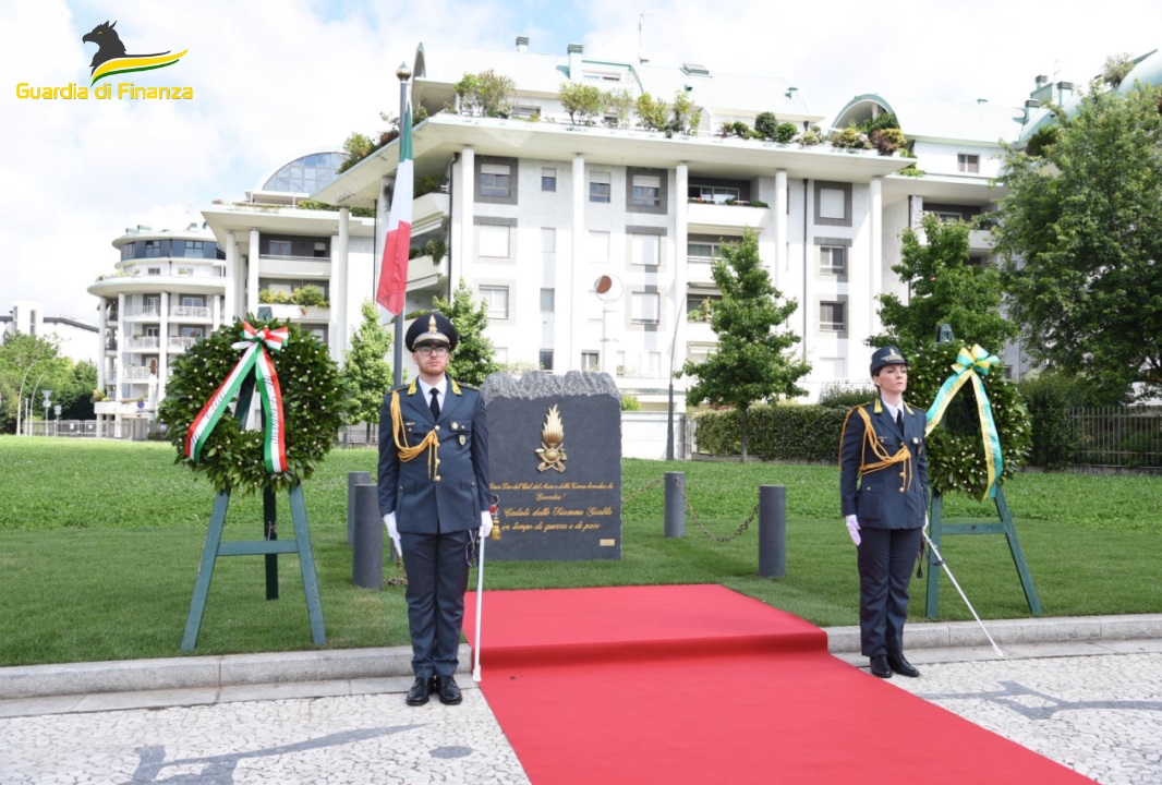 Inaugurazione monumento caduti finanza a Legnano