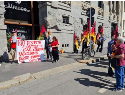 Presidio davanti a Confcommercio per i lavoratori dei call center