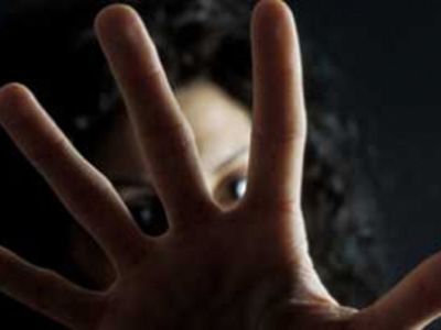 Esasperata dalle violenze denuncia il figlio