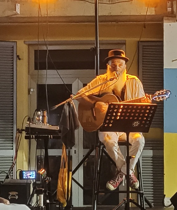 Sul palco del centro Pertini è arrivato Francesco Marelli