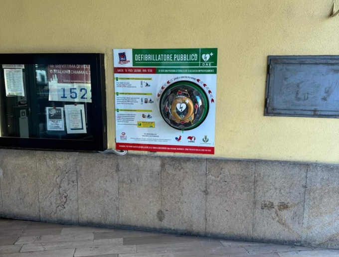 Il defibrillatore danneggiato è stato sistemato dal Rugby Parabiago