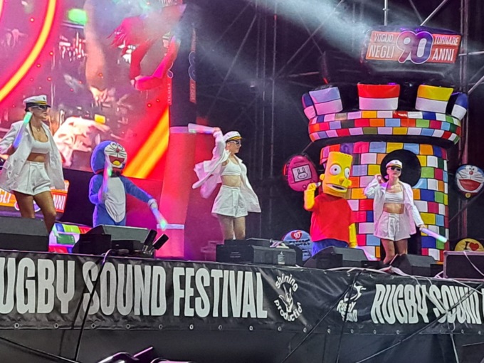 Pienone al Rugby sound per la serata anni 90