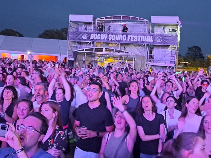 Pienone al Rugby Sound per la serata anni 90