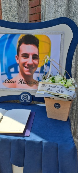 L'ultimo abbraccio a Riccardo Legnani: "Completiamo il capolavoro che tu hai iniziato"