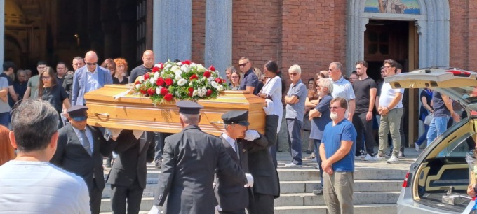 L'ultimo abbraccio a Riccardo Legnani: "Completiamo il capolavoro che tu hai iniziato"