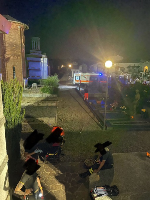 Cade dalla recinzione del cimitero: giovane finisce in ospedale