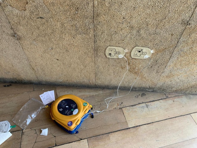 Danneggiato il defibrillatore che si trova in piazza a Parabiago