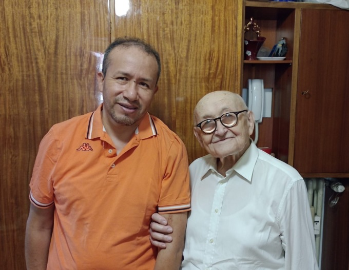 Adotta Fernando e diventa padre a 99 anni