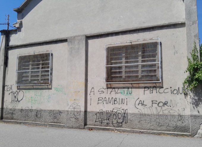 Vandali scatenati in paese