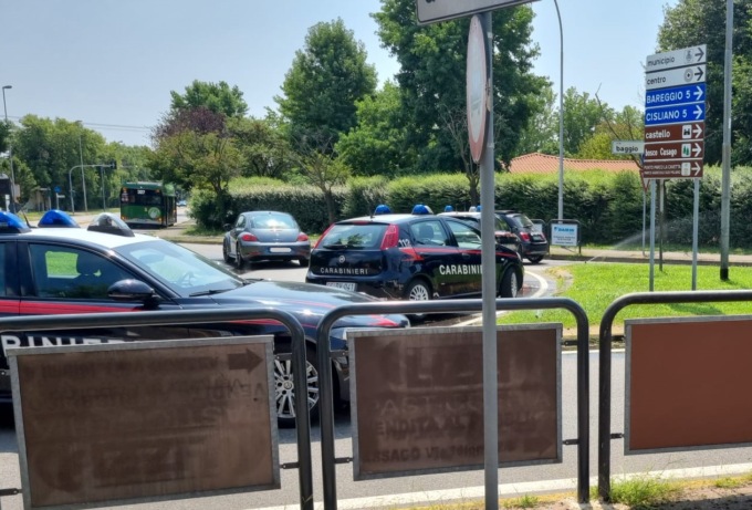 Tre banditi armati di taglierino rapinano la banca: arrestati