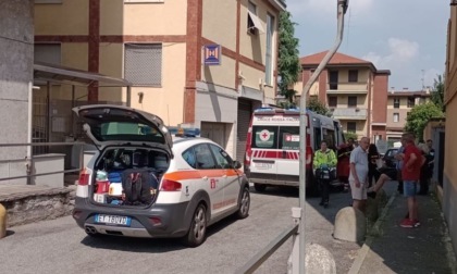 Furgone investe un ragazzino di 15 anni e scappa