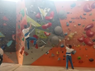 Cade dalla palestra di roccia, 20enne in gravissime condizioni