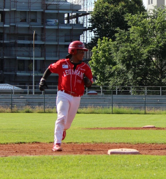 Il Legnano baseball porta a casa la vittoria con tanto di home run interno