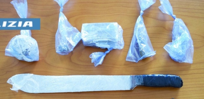 Parco del Rugareto, scoperto il campo base della droga: spacciatore col machete