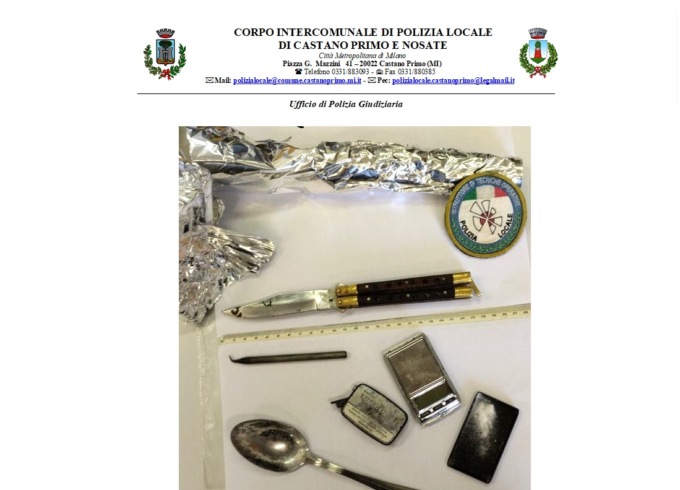 In strada con un’auto senza assicurazione e materiale per confezionare droga