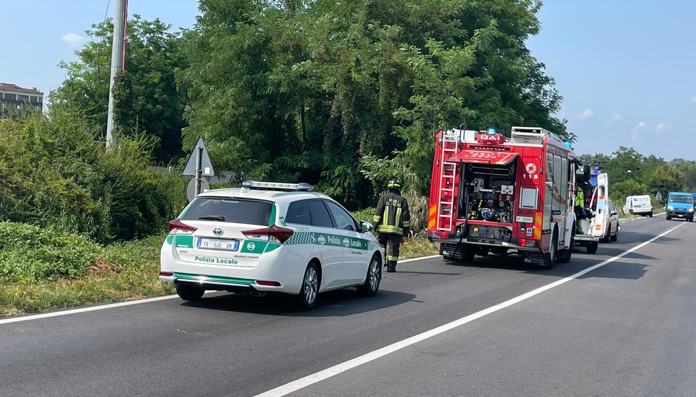 nerviano incidente sp109 furgone moto nel fossato