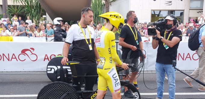 Gabriele, meccanico e magazziniere nello staff di Pogacar
